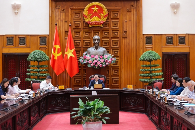 Thủ tướng Phạm Minh Chính chủ trì cuộc họp nhằm tiếp tục cụ thể hóa một bước Nghị quyết phiên họp Chính phủ thường kỳ tháng 8. Ảnh: Nhật Bắc