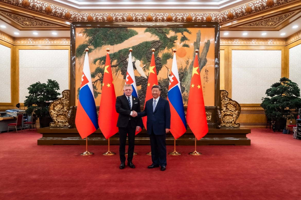 Thủ tướng Slovakia Robert Fico và Chủ tịch Trung Quốc Tập Bình (Ảnh-Euractiv.com).