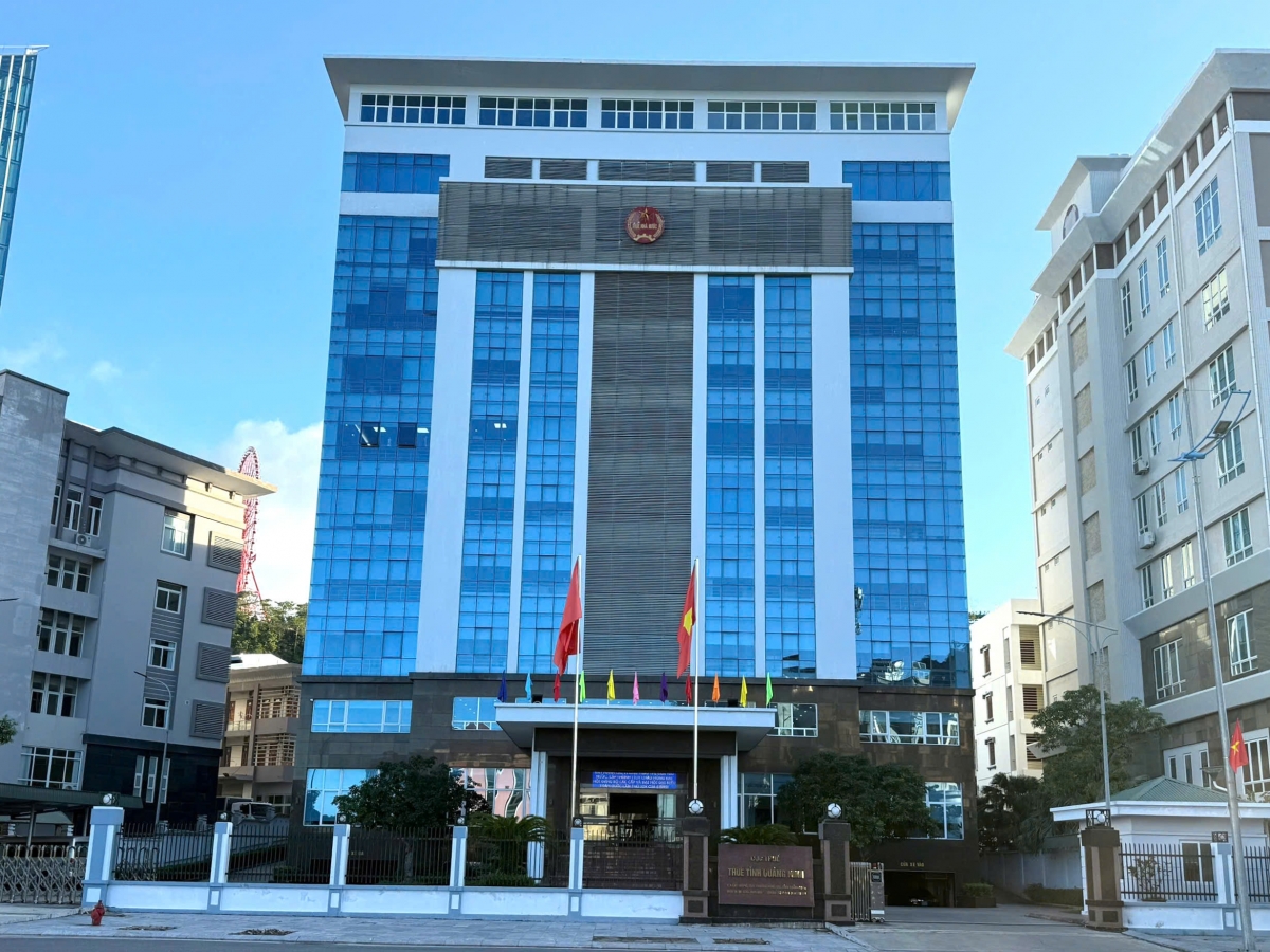  Thuế tỉnh Quảng Ninh đã ra thông báo sẽ áp dụng biện pháp tạm hoãn xuất cảnh đối với một loạt lãnh đạo doanh nghiệp, đại diện theo pháp luật của công ty trên địa bàn.