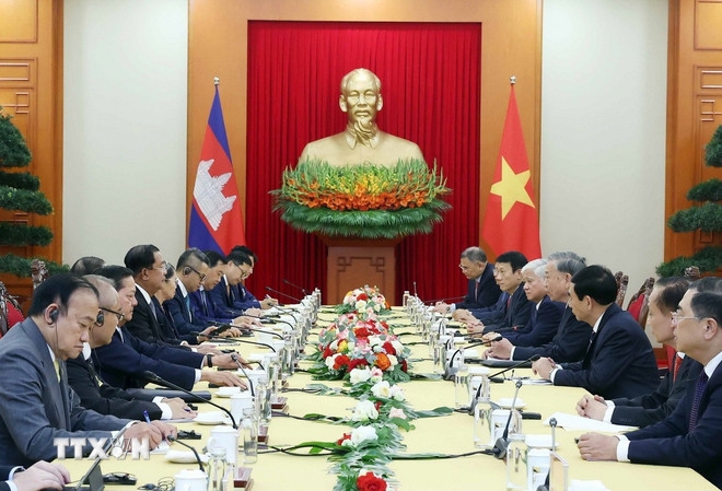 Tổng Bí thư Tô Lâm tiếp Chủ tịch Đảng Nhân dân Campuchia, Chủ tịch Thượng viện Campuchia Hun Sen. 
(Ảnh: TTXVN)
