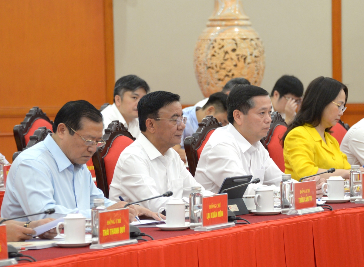 Các đại biểu dự cuộc làm việc.