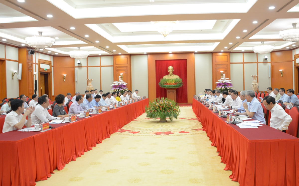 Toàn cảnh cuộc làm việc của Bộ Chính trị với Ban Thường vụ Đảng uỷ các cơ quan Đảng Trung ương.