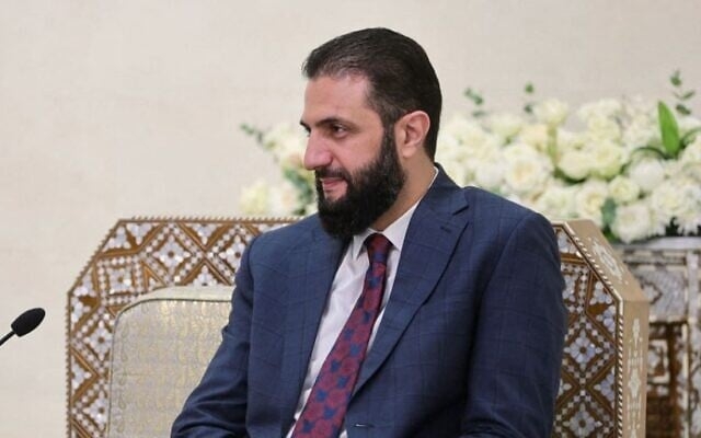 Tổng thống lâm thời Syria Ahmad Al-Sharaa tiếp phái đoàn Mỹ do Tư lệnh mới của Bộ Chỉ huy Trung tâm (CENTCOM) dẫn đầu tại thủ đô Damascus, ngày 12/9/2025. Ảnh: SANA