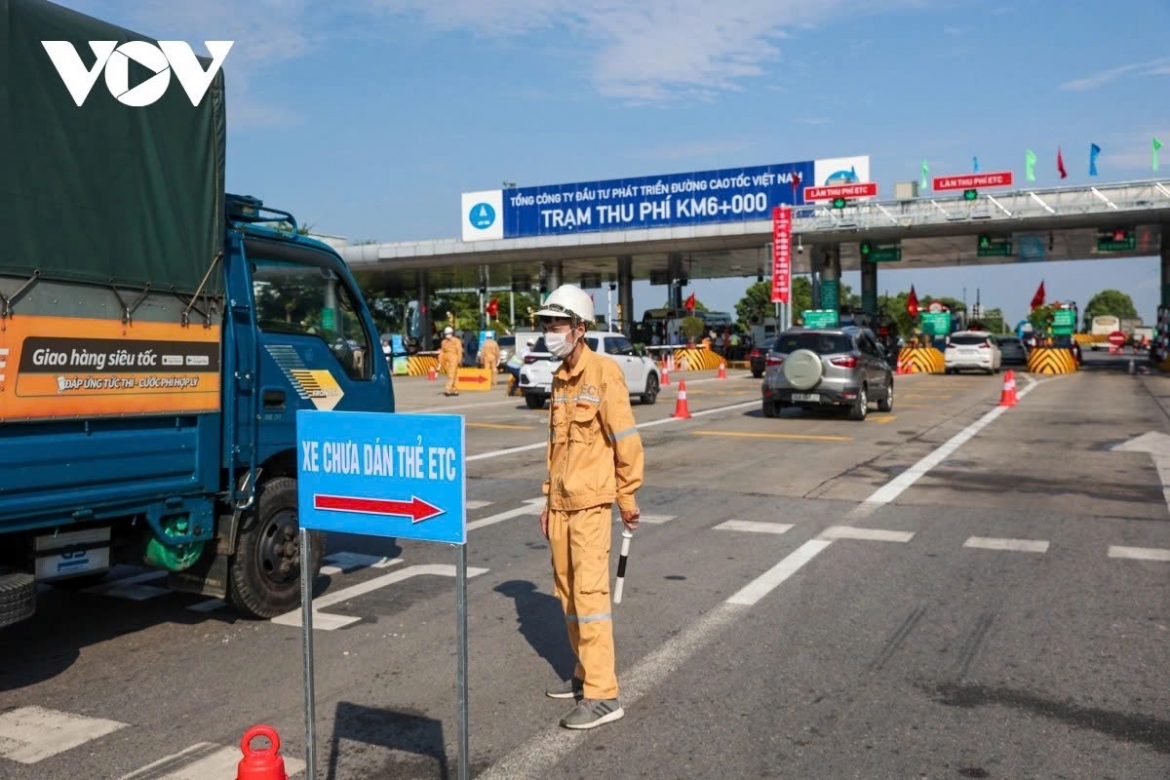 Người dùng ví điện tử liên kết tài khoản giao thông của VETC, ePass phải trả phí quản lý từ 6.600 đồng mỗi tháng để duy trì hệ thống, kết nối ngân hàng và thanh toán 24/7.