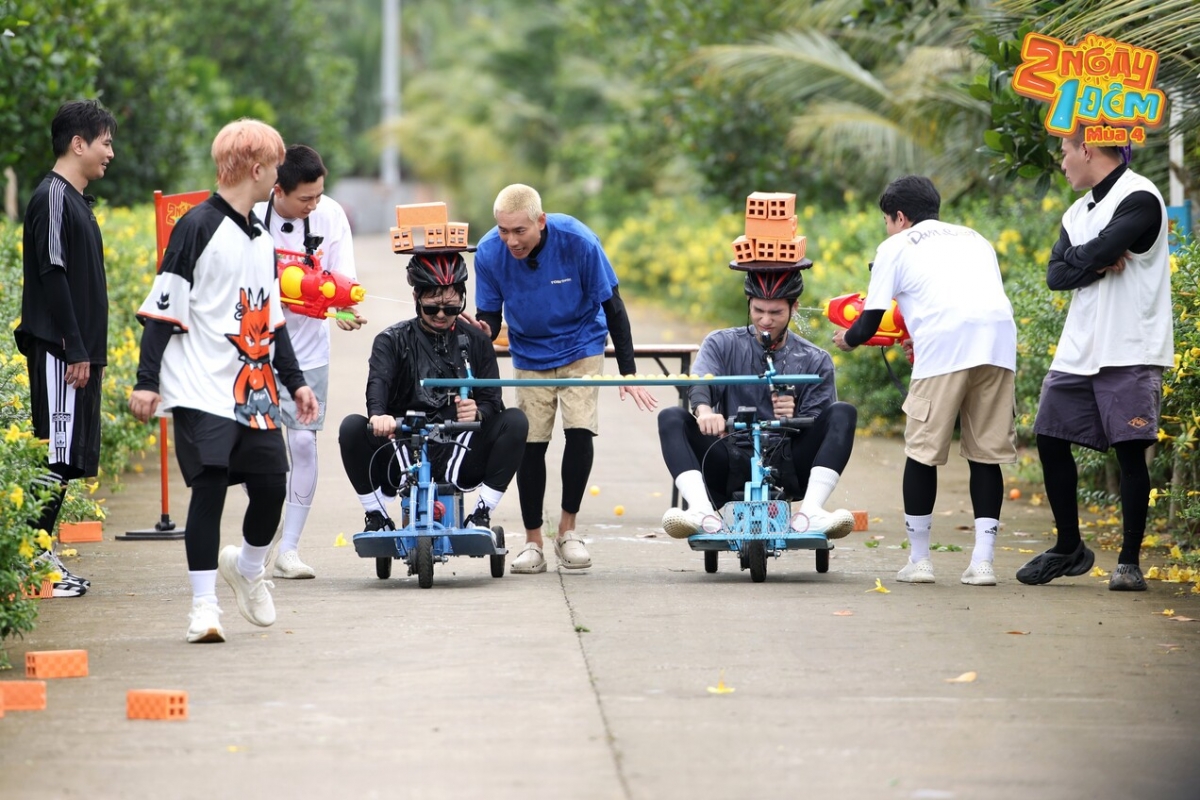 Trò chơi “chuyền gạch”