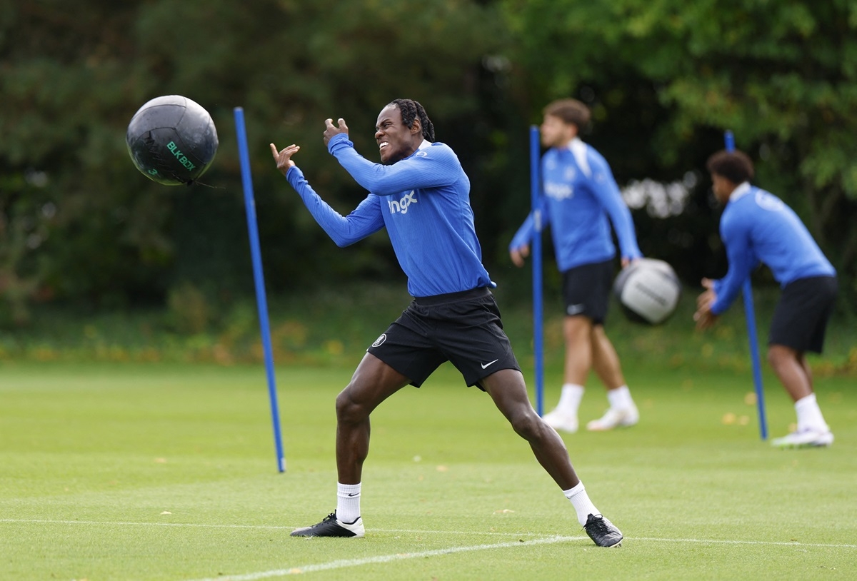 Cầu thủ Chelsea tập luyện trước trận. (Ảnh: Reuters). 