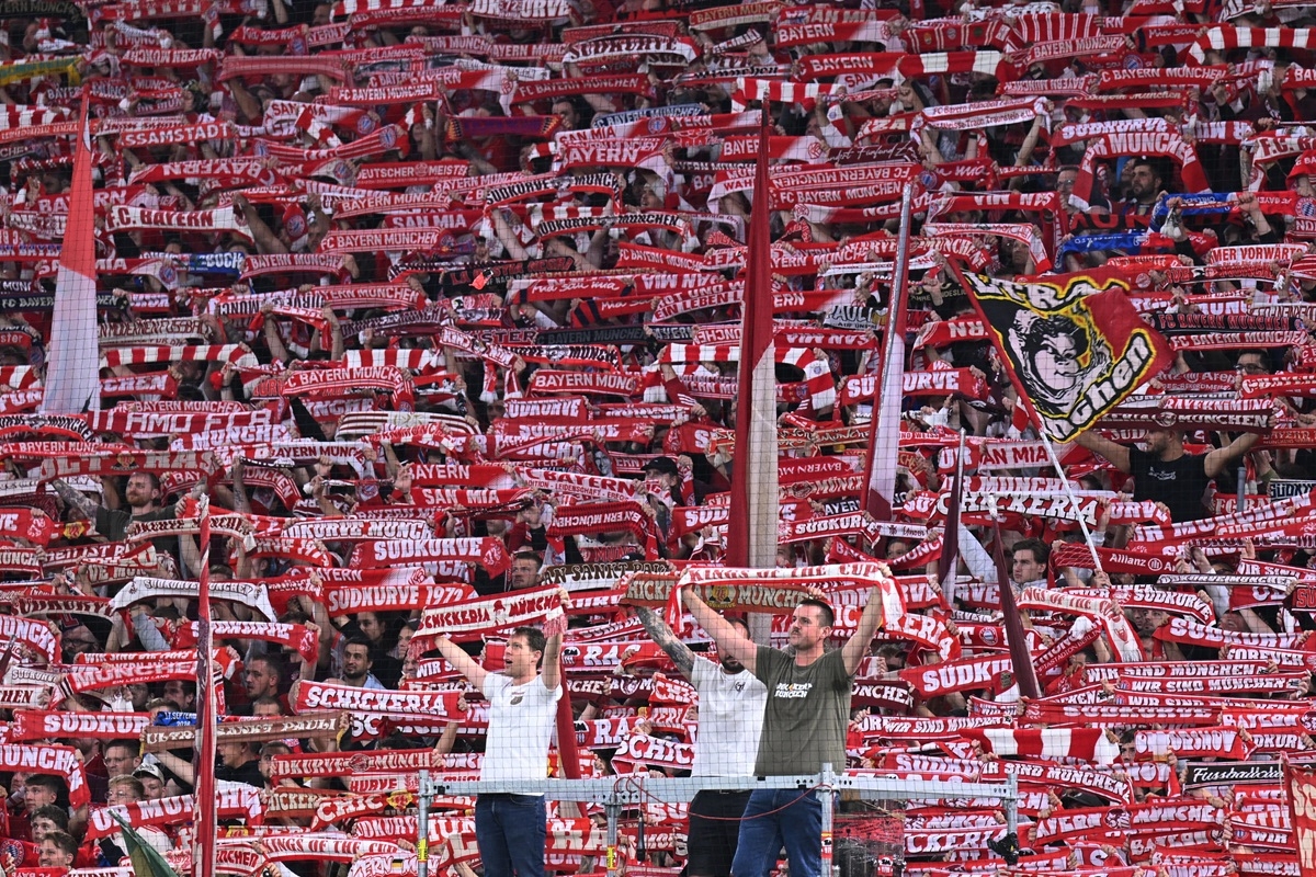 Số đông CĐV trên sân Allianz Munich đã có dịp ăn mừng. (Ảnh: Reuters). 