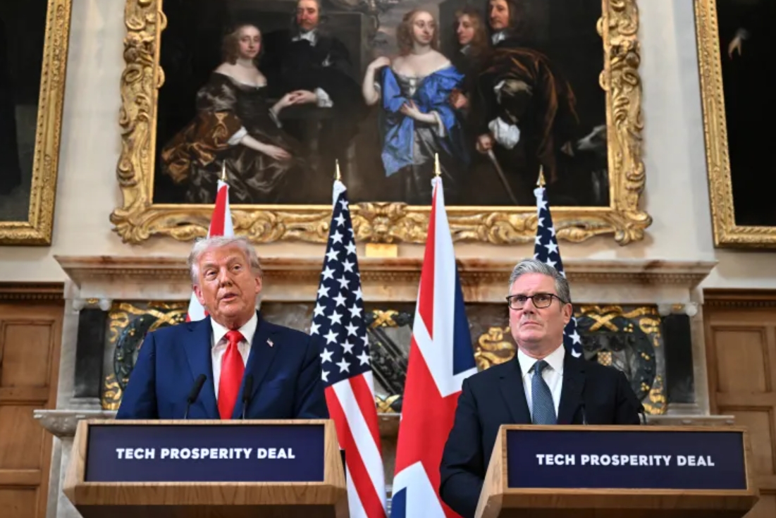 Ông Trump (trái) và ông Starmer (phải). Ảnh: Aljazeera