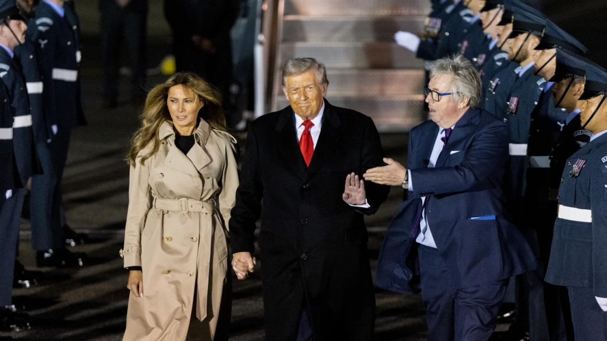 Tổng thống Mỹ Donald Trump và Phu nhân Melania Trump tại sân bay London Stansted, Anh, ngày 16/9/2025. Ảnh: Bloomberg/Getty