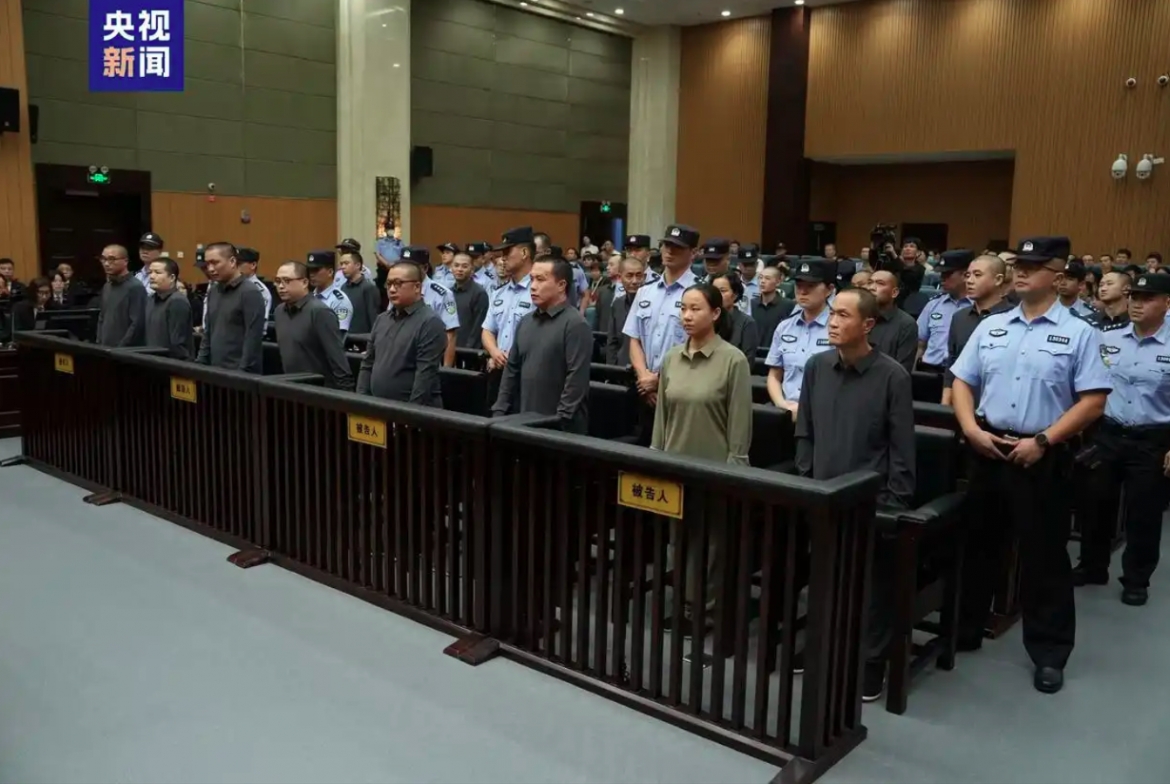 Các bị cáo tại phiên tòa xét xử ngày 29/9. Ảnh: CCTV News
