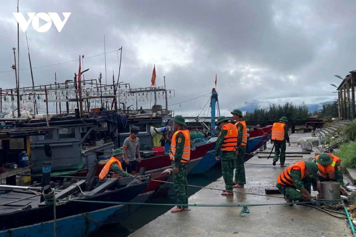 Neo đậu tàu thuyền ứng phó với bão số 10