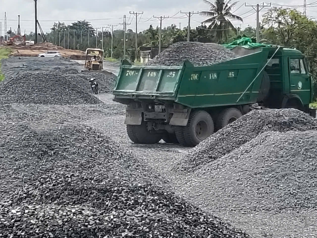Khó khăn nhất đối với các đơn vị thi công là vật liệu đá đang khan hiếm, giá cao
