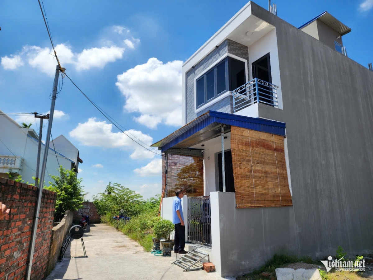 Ngôi nhà 2 tầng mà gia đình ông Hữu xây dựng trên đất của bà Loan. Ảnh: Vietnamnet.