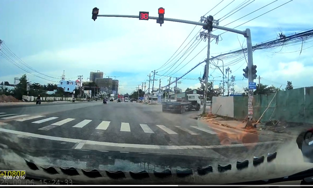 Xe đang rẽ phải 