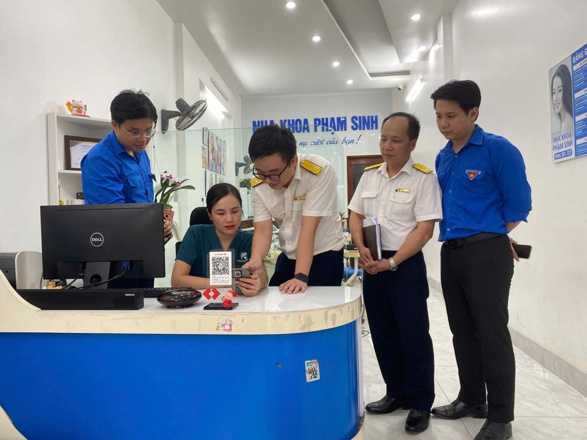 Tổ xung kích sẽ là một trong những lực lượng nòng cốt góp phần tuyên truyền, hỗ trợ người nộp thuế chuyển sang phương thức kê khai thuế, qua đó thúc đẩy thực hiện đúng tiến độ bỏ thuế khoán từ ngày 1/1/2026.