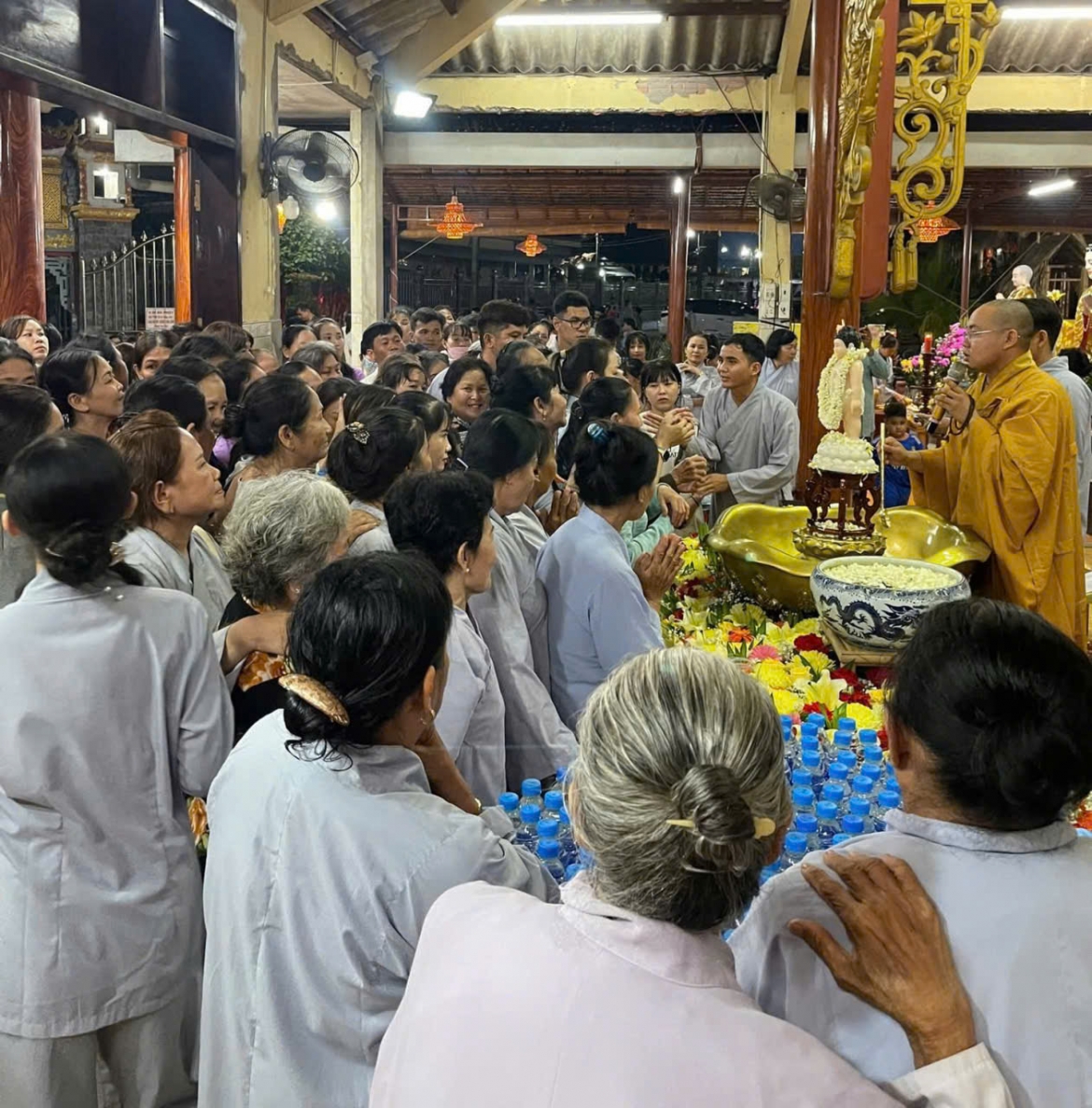 Chùa Hưng Long Cổ Tự ( Mẹ Mẫu Tiền Giang) ngày càng thu hút đông đảo phật tử và khách thập phương đến viếng.