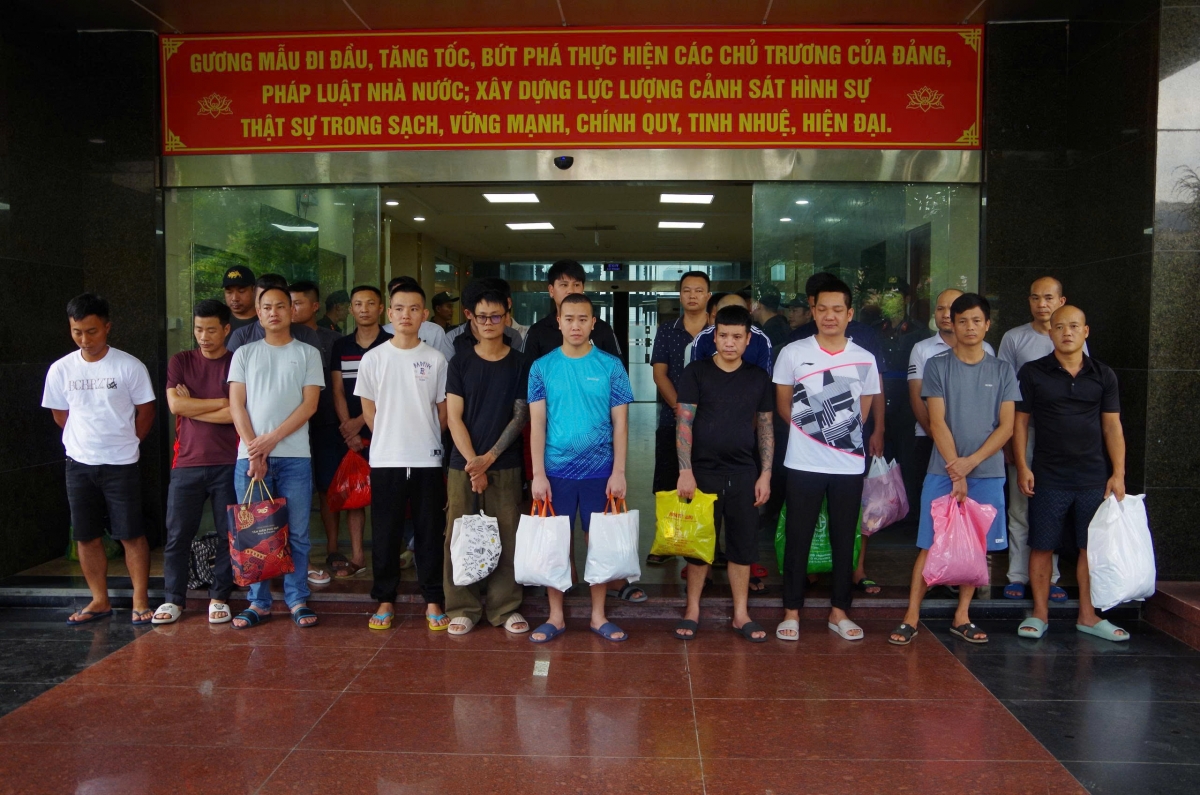 Các đối tượng trong đường dây tổ chức đánh bạc và đánh bạc