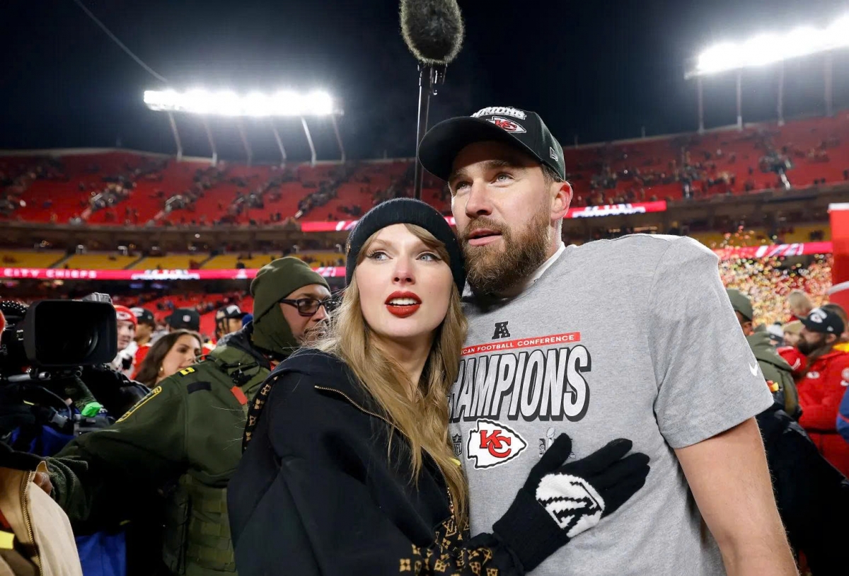 Kể từ khi Taylor Swift bắt đầu hẹn hò với Travis Kelce vào mùa hè năm 2023, mọi sự chú ý và ống kính máy ảnh đều đổ dồn về phía nữ ca sĩ mỗi khi cô tham dự các trận đấu của bạn trai (Ảnh: Getty Images)