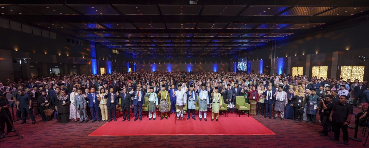 Phó Thủ tướng Trần Hồng Hà và lãnh đạo các nước dự Phiên khai mạc toàn thể Hội nghị Halal toàn cầu (GHAS 2025), sáng 19/9 - Ảnh: VGP/XT