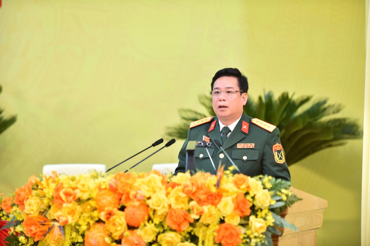 Chỉ huy trưởng Bộ Chỉ huy Quân sự tỉnh Lại Tiến Giang thảo luận tại đại hội