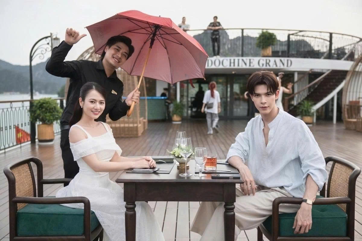 Ảnh hậu trường phim "Gió ngang khoảng trời xanh" của Denis Đặng và Việt Hoa