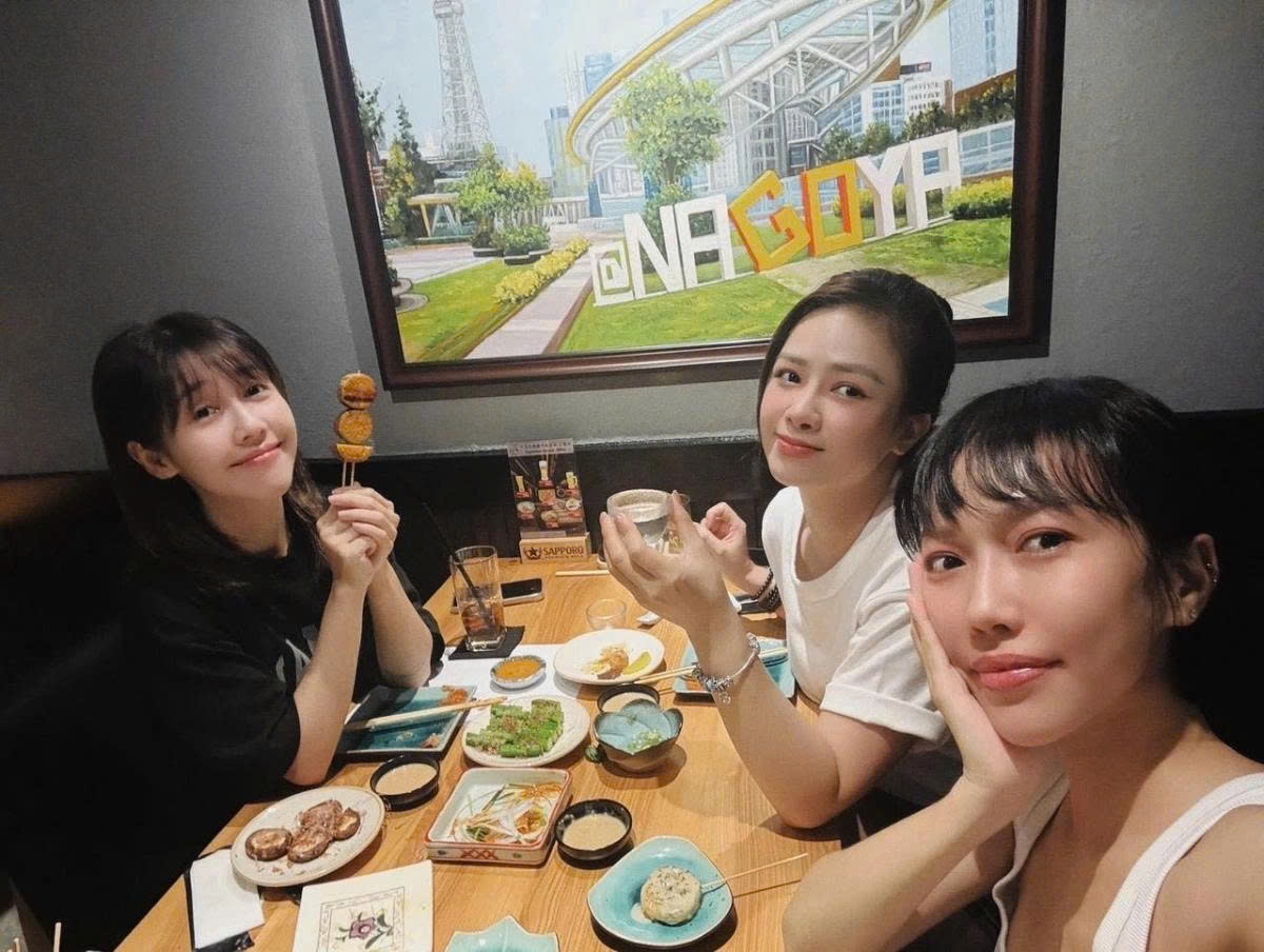 Nhóm bạn Hậu Hoàng, Diệu Nhi và Dương Hoàng Yến dành thời gian gặp gỡ, đi ăn uống, trò chuyện mỗi khi có dịp.