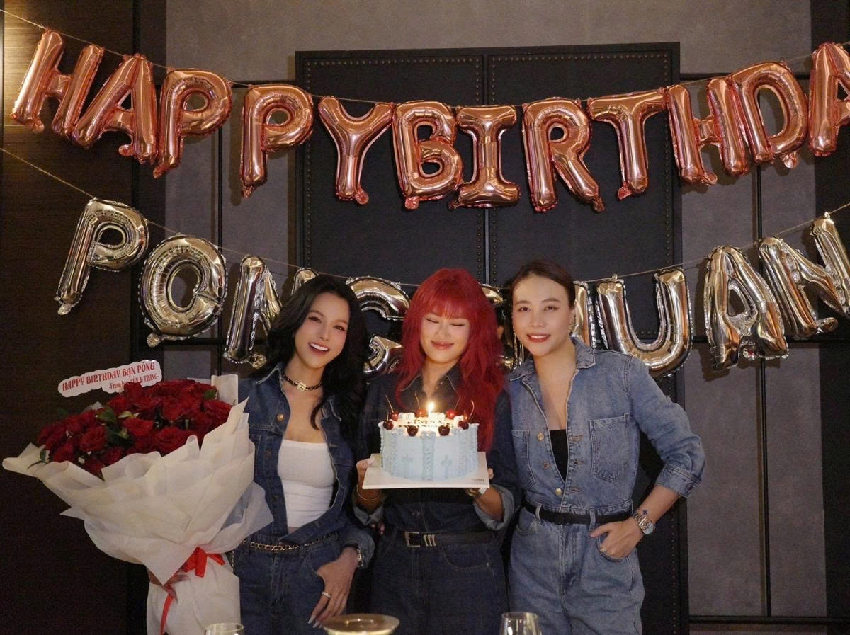 Diệp Lâm Anh cùng Đàm Thu Trang bí mật tổ chức tiệc mừng tuổi 35 cho stylist Pông Chuẩn ở một nhà hàng tại Thành phố Hồ Chí Minh.