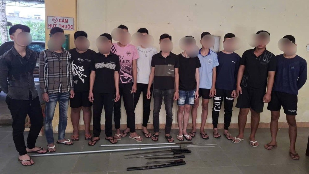 Nhóm đối tượng tại trụ sở công an. (Ảnh CACC)