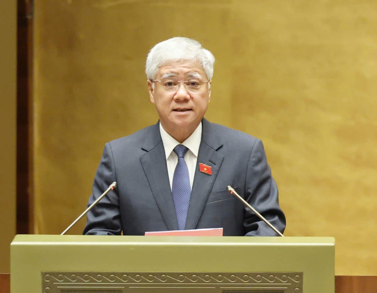 Chủ tịch Ủy ban Trung ương UBMTTQ Việt Nam Đỗ Văn Chiến trình bày báo cáo trước Quốc hội
