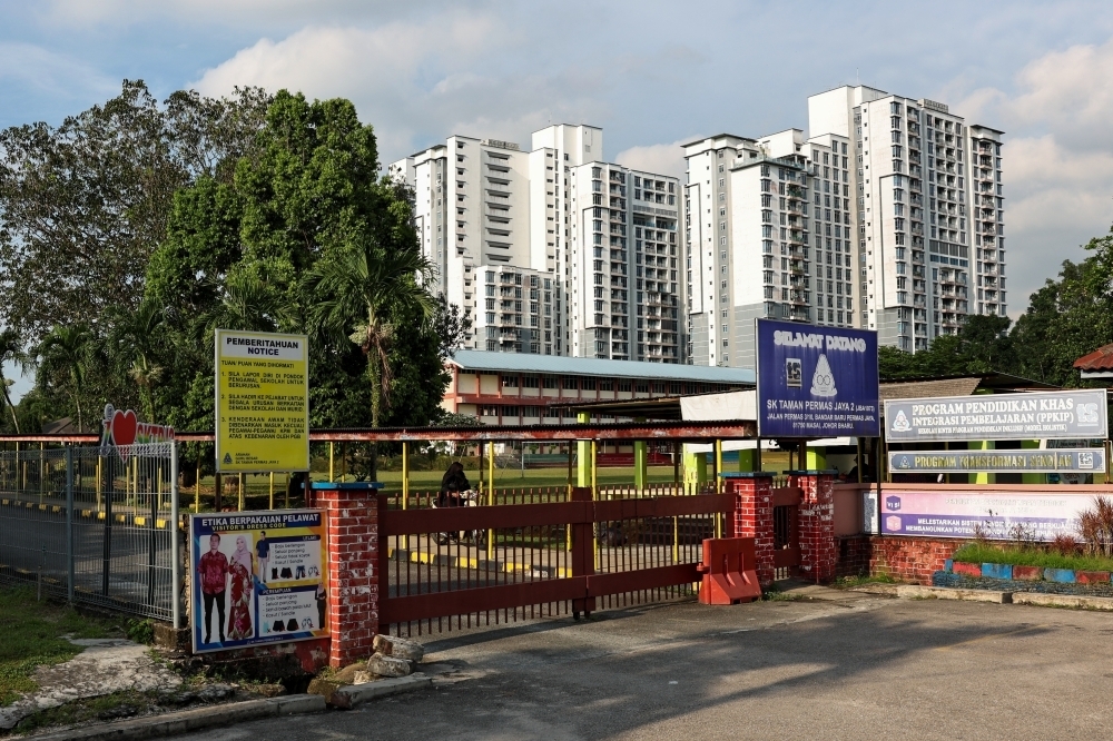 Một trường học tại thành phố Johor Bahru đóng cửa từ ngày 8 - 17/10 theo khuyến cáo của Cơ quan y tế sau khi dịch cúm bùng phát. Ảnh: Bernama