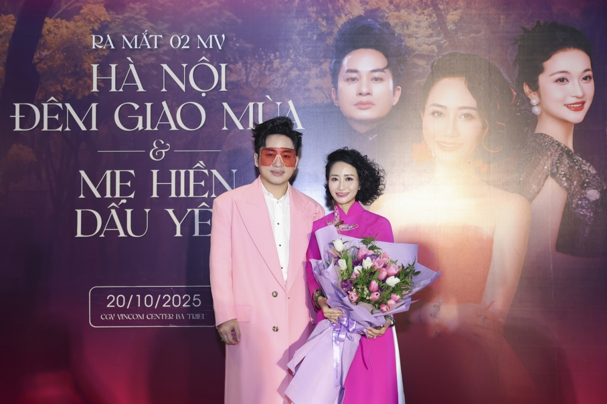 Ca sĩ Tùng Dương và nhạc sĩ Nhuận Phú. Ảnh: Mạnh Nguyễn