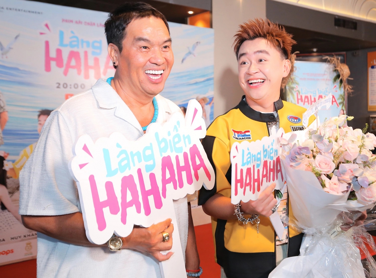 Sao Việt 3/10: Diễn viên Hoàng Mập (trái) gây chú ý khi xuất hiện ở sự kiện điện ảnh tại TP HCM với ngoại hình gọn gàng, sau nỗ lực giảm 52 kg.