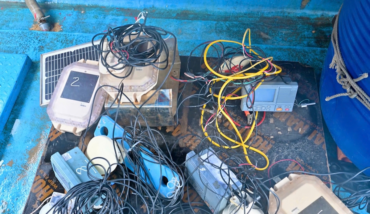 Các thiết bị giám sát hành trình tàu cá được lực lượng chức năng phát hiện