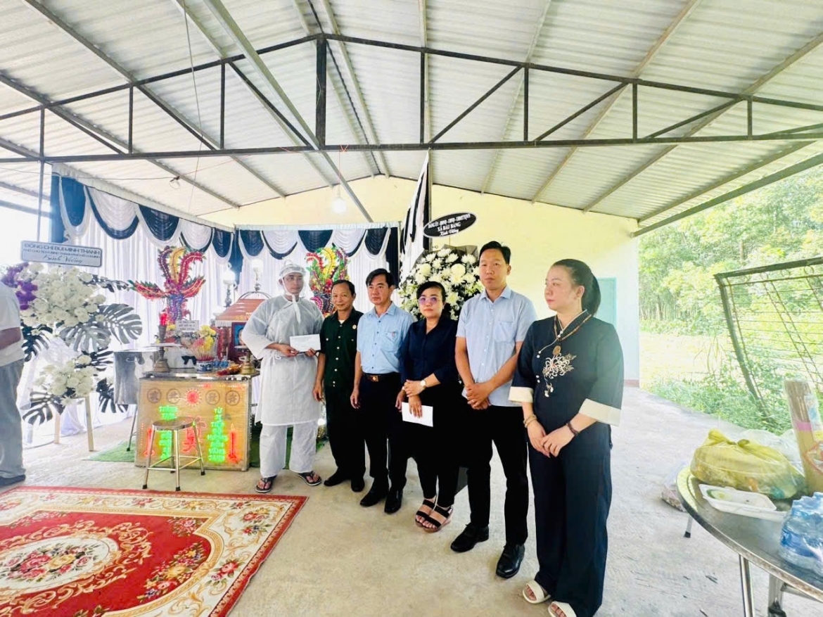 Ủy ban MTTQ trao học hỗ trợ cho gia đình nạn nhân
 