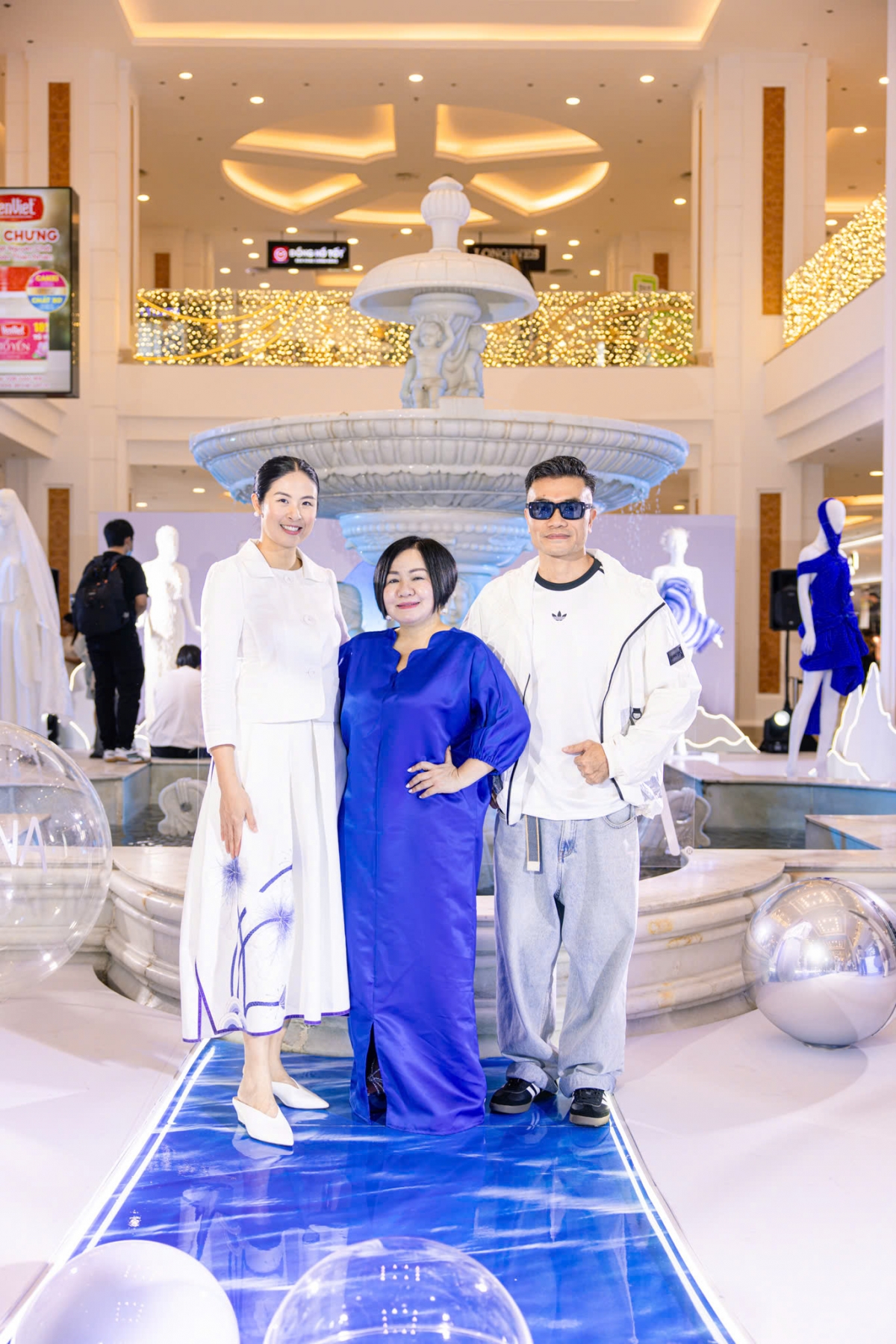 Hoa hậu Ngọc Hân, bà Trang Lê, Chủ tịch Tuần lễ Thời trang quốc tế Việt Nam Thu - Đông 2025 và NTK Vũ Việt Hà