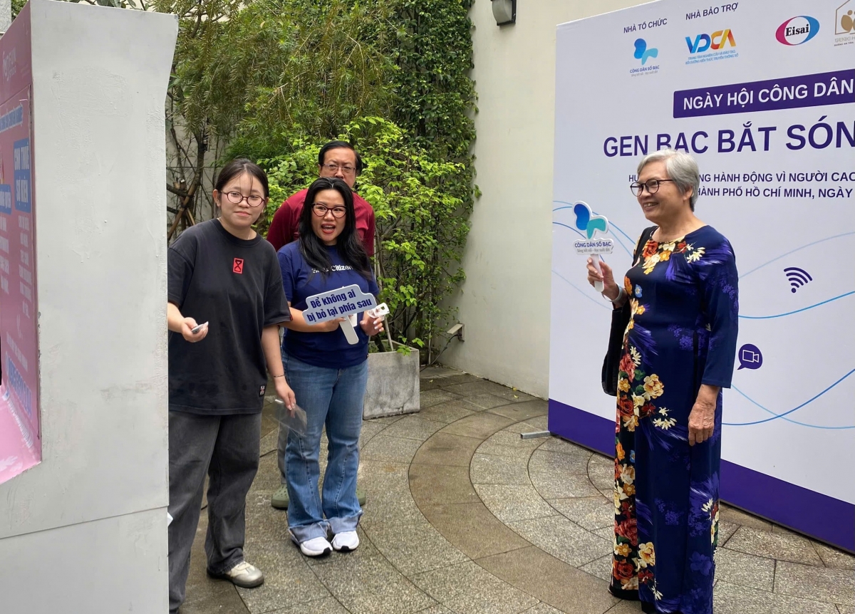 Biết sử dụng công nghệ giúp người lớn tuổi, nhất là phụ nữ, tự tin kết nối, sống vui, sống khỏe