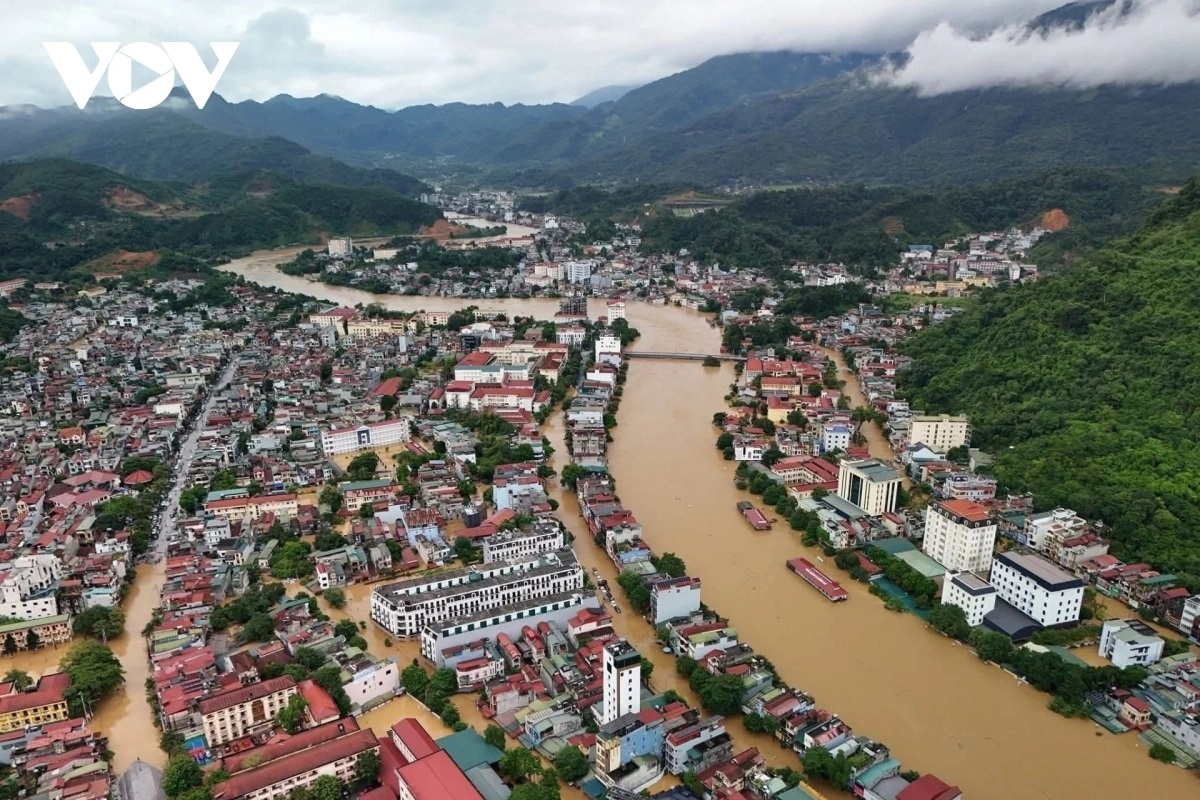 Nhiều khu vực ở xã Tân Quang (tỉnh Tuyên Quang) bị chia cắt, mất điện, liên lạc gián đoạn do hoàn lưu sau bão số 10