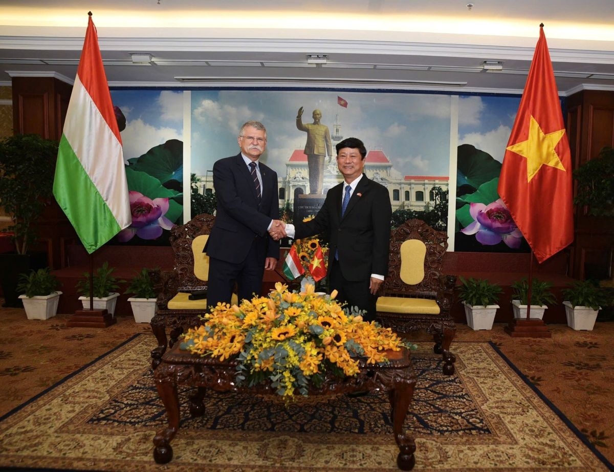 Phó Bí thư Thành ủy, Chủ tịch HĐND TP.HCM Võ Văn Minh tiếp Chủ tịch Quốc hội Hungary Kover Laszlo chiều 18/10 (ảnh: T.L)