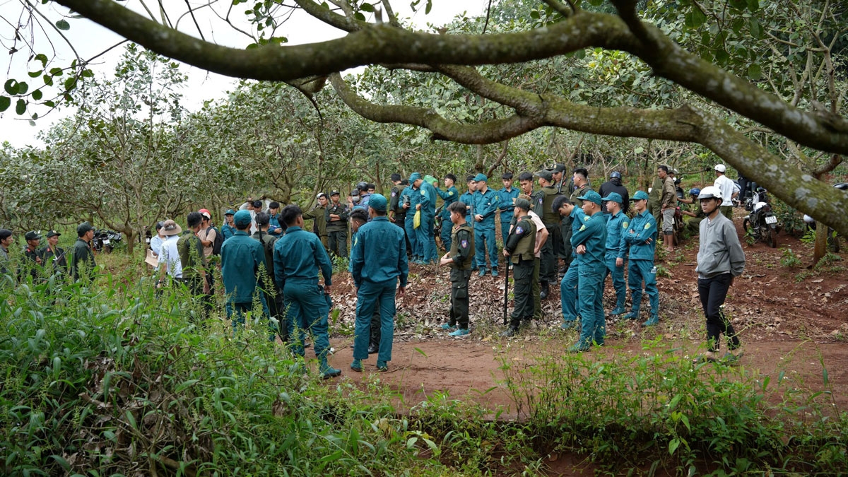 Lực lượng được huy động để truy bắt đối tượng gây án (Ảnh: Công an cung cấp)