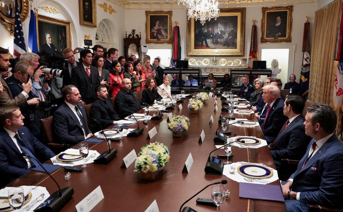 Cuộc gặp giữa ông Trump và ông Zelensky trước báo giới (Ảnh: Reuters)