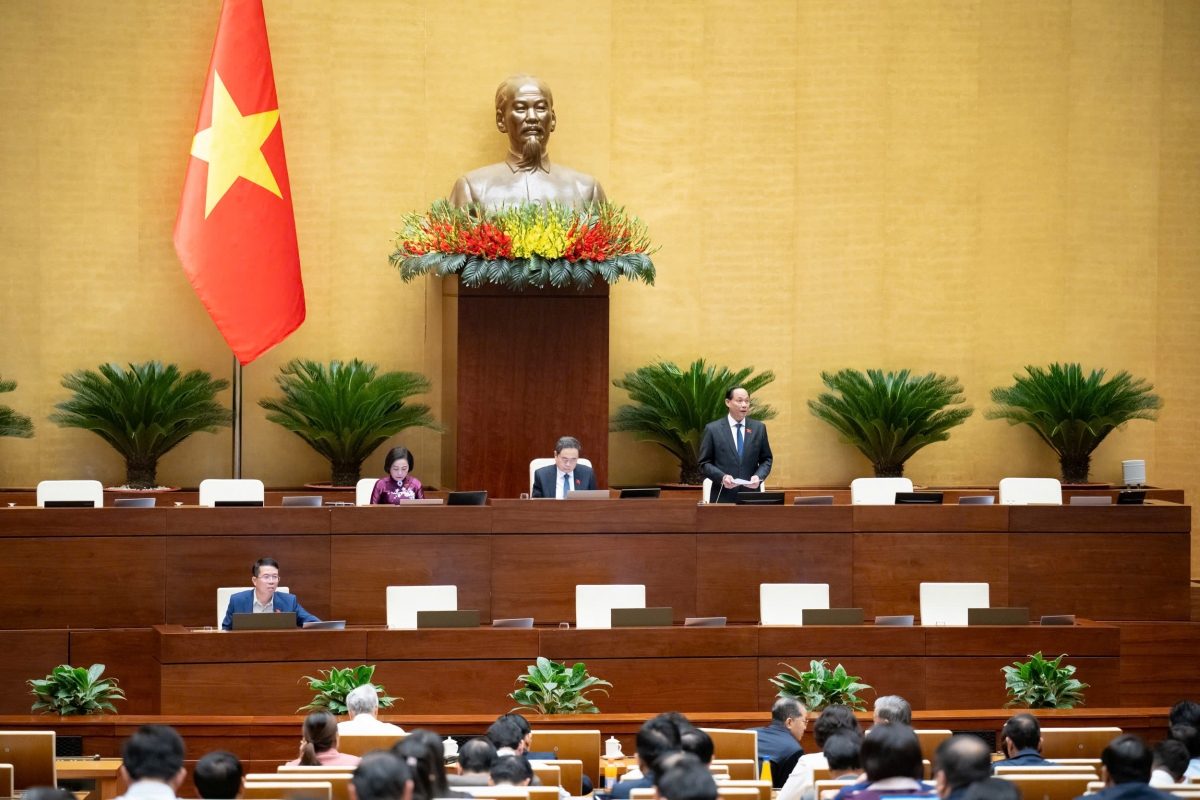 Phó Chủ tịch Quốc hội Trần Quang Phương điều hành phiên họp chiều 27/10