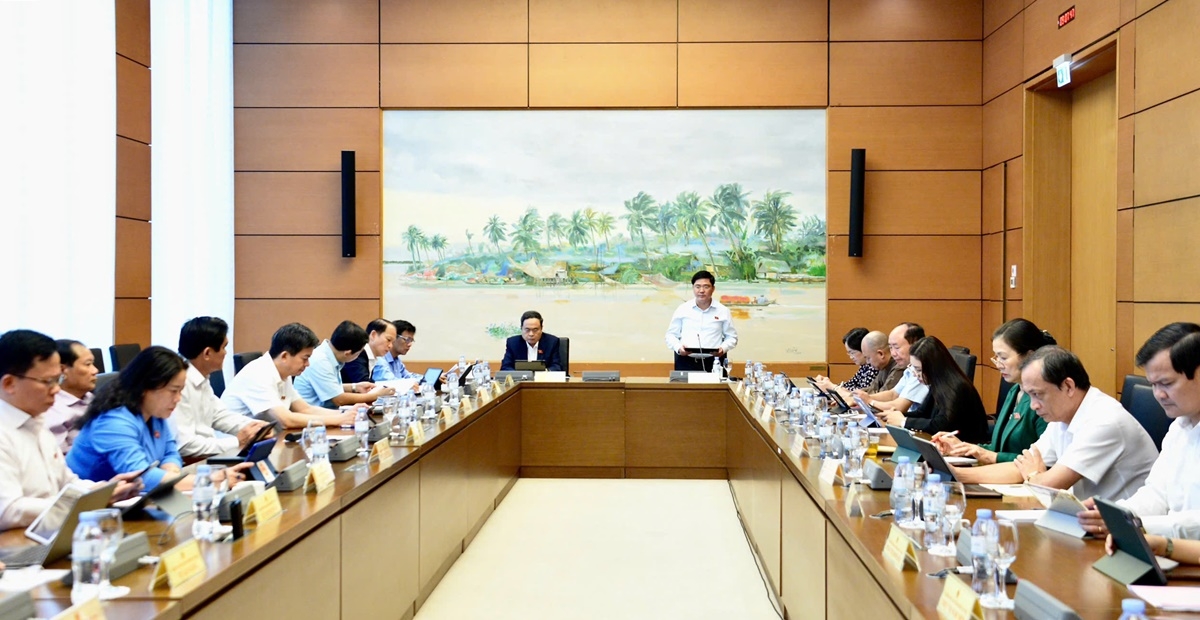 Chủ tịch Quốc hội Trần Thanh Mẫn tham gia họp tổ về Dự án Luật Hàng không dân dụng Việt Nam (sửa đổi)  