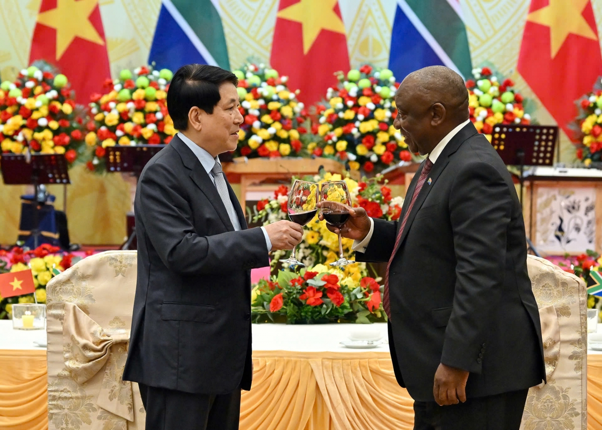 Chủ tịch nước Lương Cường và Tổng thống Nam Phi Matamela Cyril Ramaphosa tại chiêu đãi
