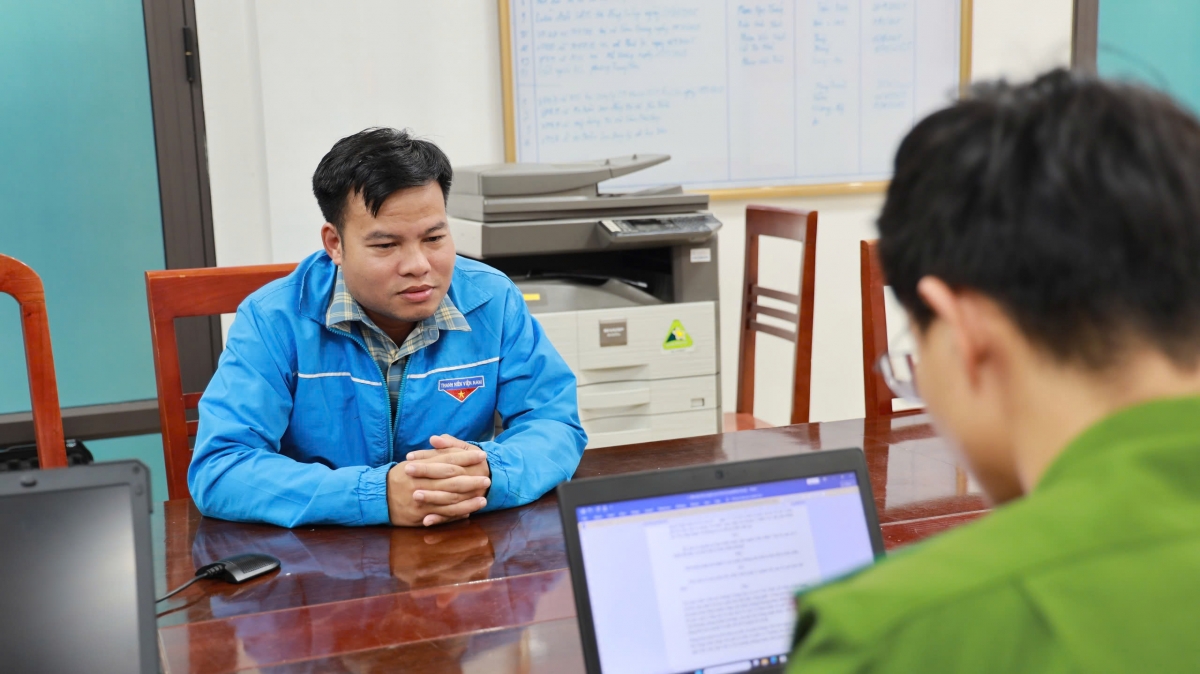 Trần Đình Duy tại cơ quan Công an (Ảnh - Công an Lào Cai)