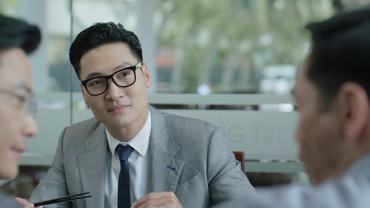 Mạnh Trường đảm nhận vai Phạm Ngọc Triển, Chánh Văn phòng UBND tỉnh