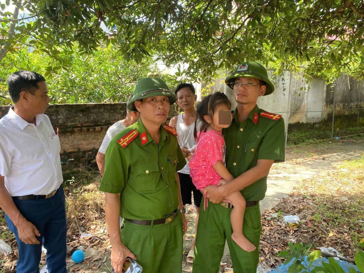 Cháu N.T.H được lực lượng Công an giải cứu an toàn