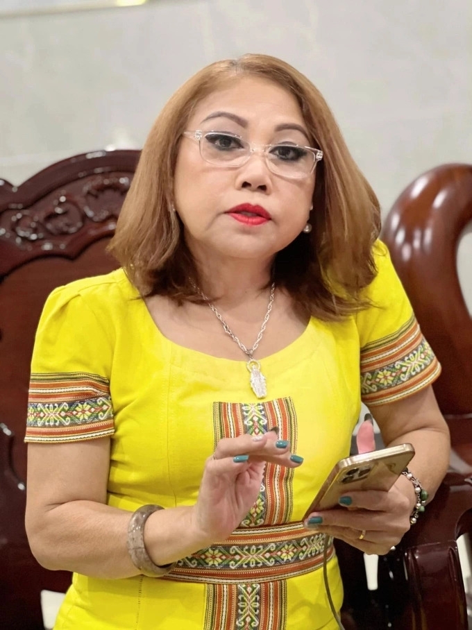 Sao Việt 28/10: Chồng Siu Black cho biết ca sĩ nhập viện cấp cứu một tuần trước do biến chứng tiểu đường, hiện mất khả năng nói, không nhận ra người thân. Bác sĩ chẩn đoán Siu suy thận giai đoạn cuối, kèm biến chứng ở phổi và tim cùng nhiều vấn đề sức khỏe nghiêm trọng khác.