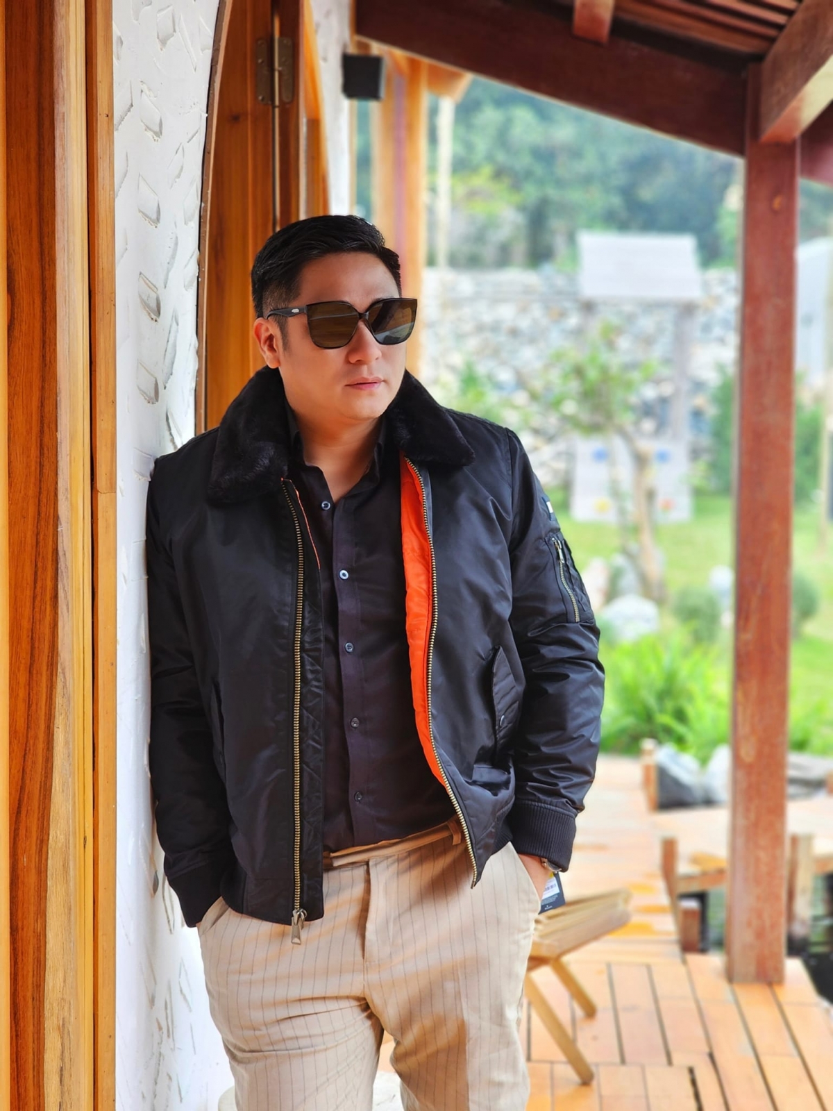 Mới đây, diễn viên Minh Tiệp khiến nhiều người xúc động khi đăng tải dòng trạng thái thông báo mẹ anh đã qua đời. Nam diễn viên viết ngắn gọn nhưng nghẹn ngào: "Mẹ ơi… Mẹ về với bố nhé mẹ…".