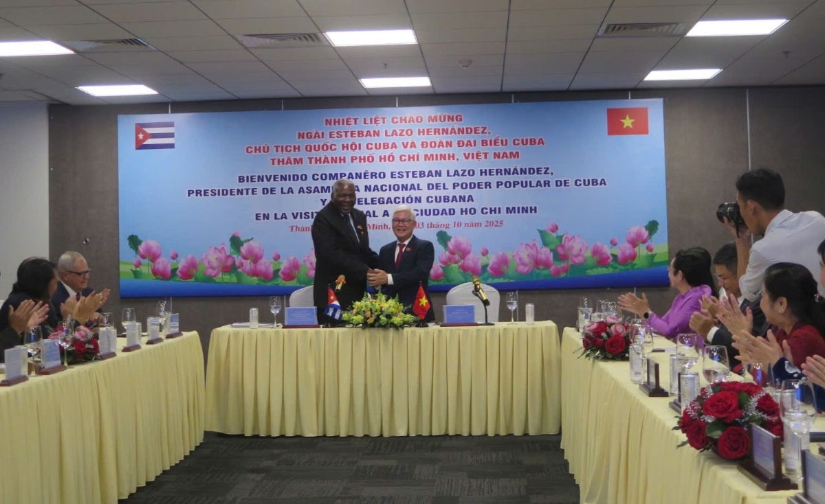 Thay mặt lãnh đạo TP.HCM, ông Nguyễn Văn Lợi, Trưởng đoàn Đại biểu Quốc hội TP.HCM gửi lời chúc nồng nhiệt đến đồng chí Chủ tịch Quốc hội Cuba và các thành viên trong đoàn