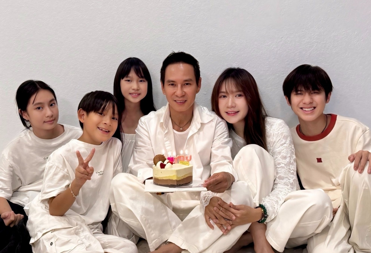 Lý Hải – Minh Hà ủng hộ 300 triệu tới đồng bào chịu ảnh hưởng bởi bão Bualoi. Trên trang cá nhân, Minh Hà viết: “Gia đình Lý Hải Minh Hà mong bà con vùng bão sớm vượt qua khó khăn, ổn định cuộc sống. Xin cầu chúc bình an, sức khoẻ đến với tất cả đồng bào cả nước”.